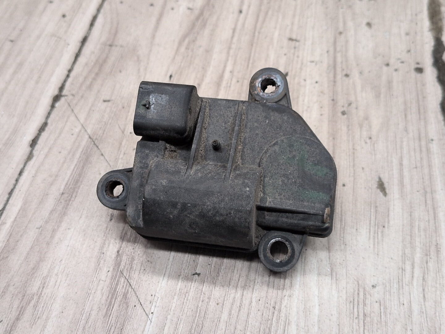2015-2018 BMW X5 F85 Muffler Exhaust Flap Actuator 7851568