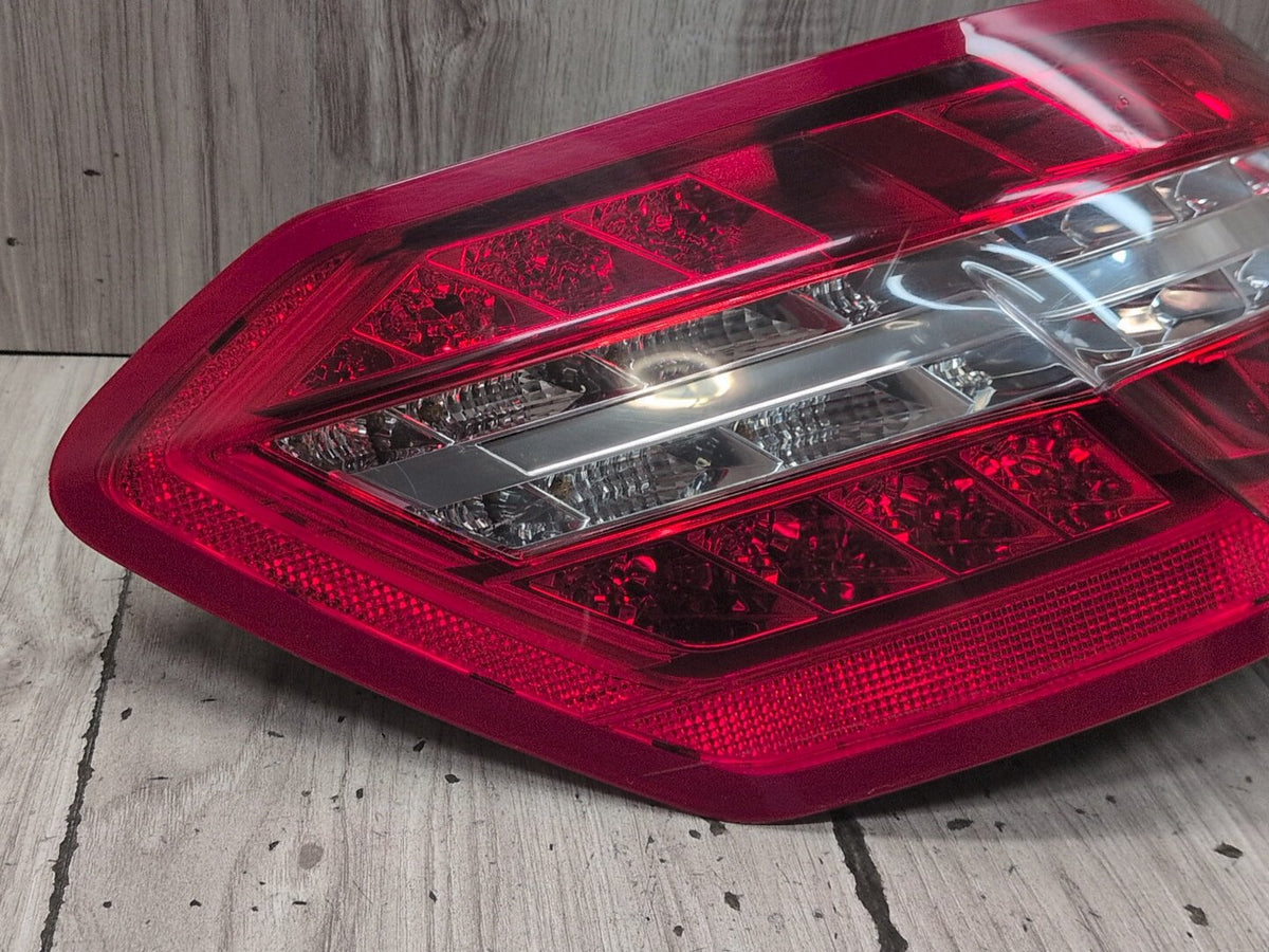 2009-2012 Mercedes-Benz E550 W212 Rear Left Driver Outer Tail Light A2129060758