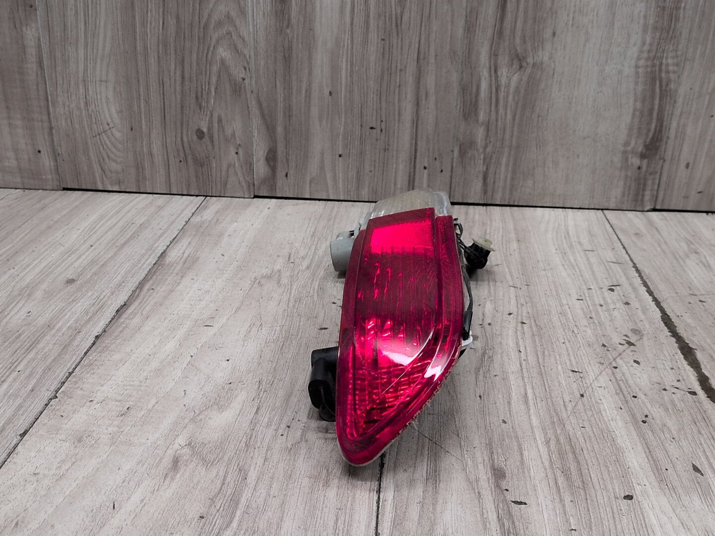 2004-2010 BMW M6 E64 Rear Right Passenger Inner Tail Light 7165818 OEM