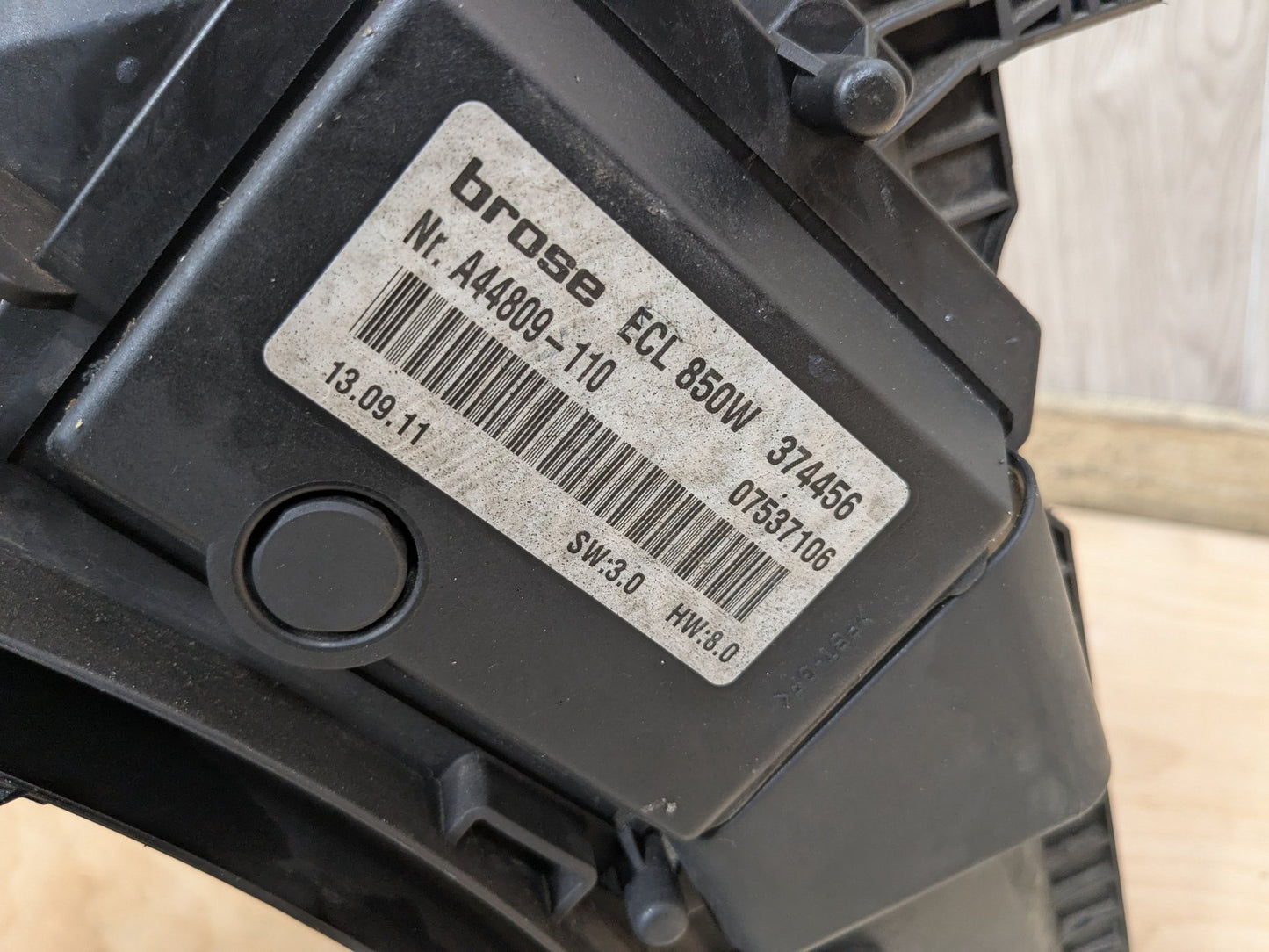 2009-2012 Mercedes-Benz E550 W212 Radiator Fan Shroud Housing w/ Motor A2125000493