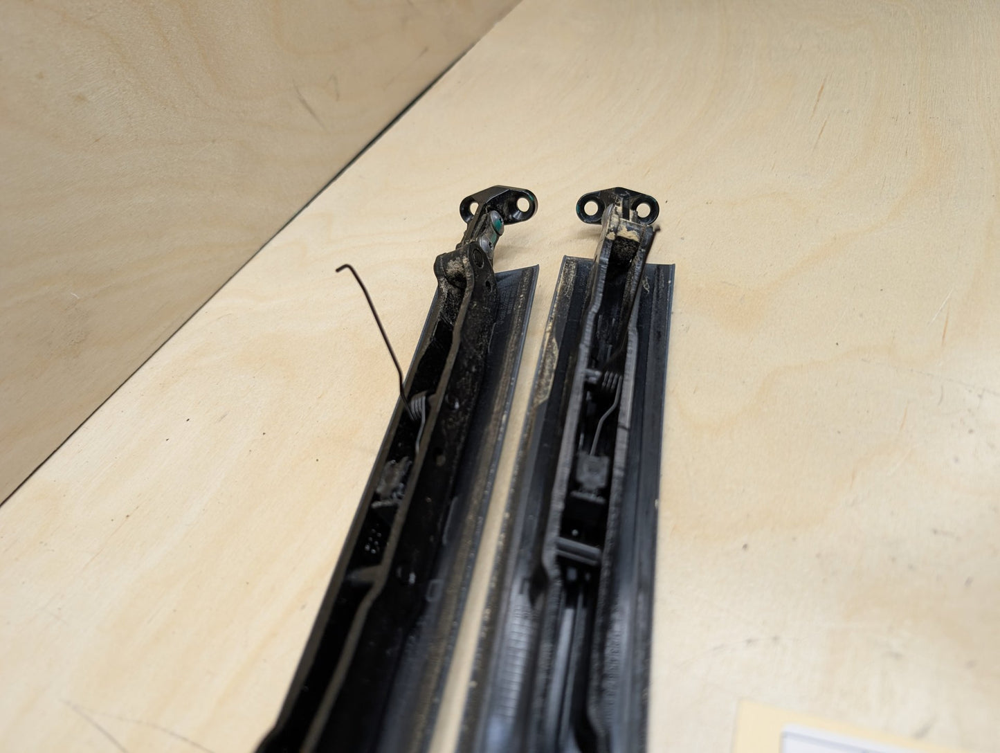OEM BMW E93 335 M3 F33 F83 M4 Convertible Left Right Roof Top Hinge Cover Blue A13