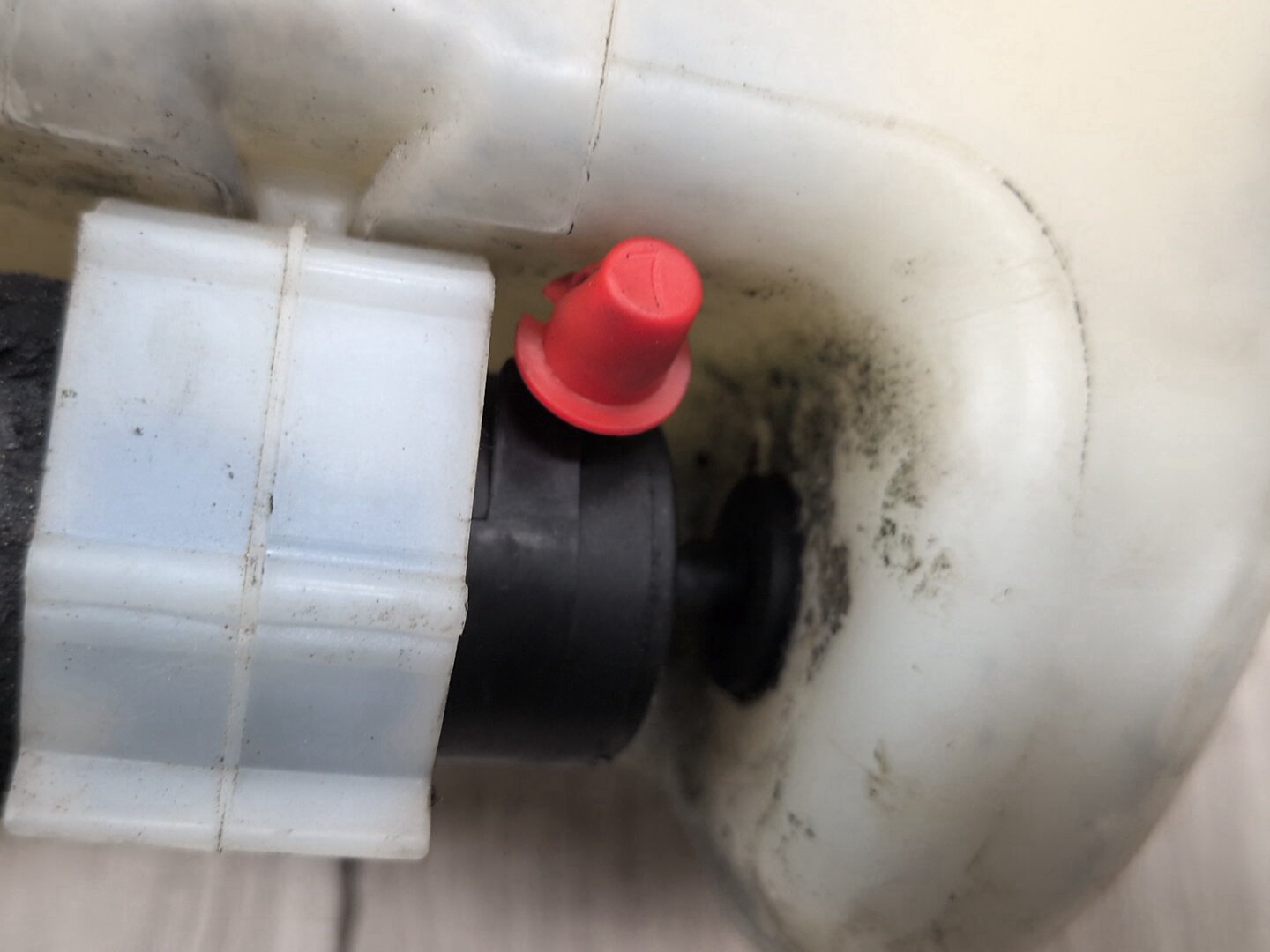08-17 OEM Audi A4 A5 S4 S5 Windshield Fluid Reservoir Tank Assembly 8T0955453B