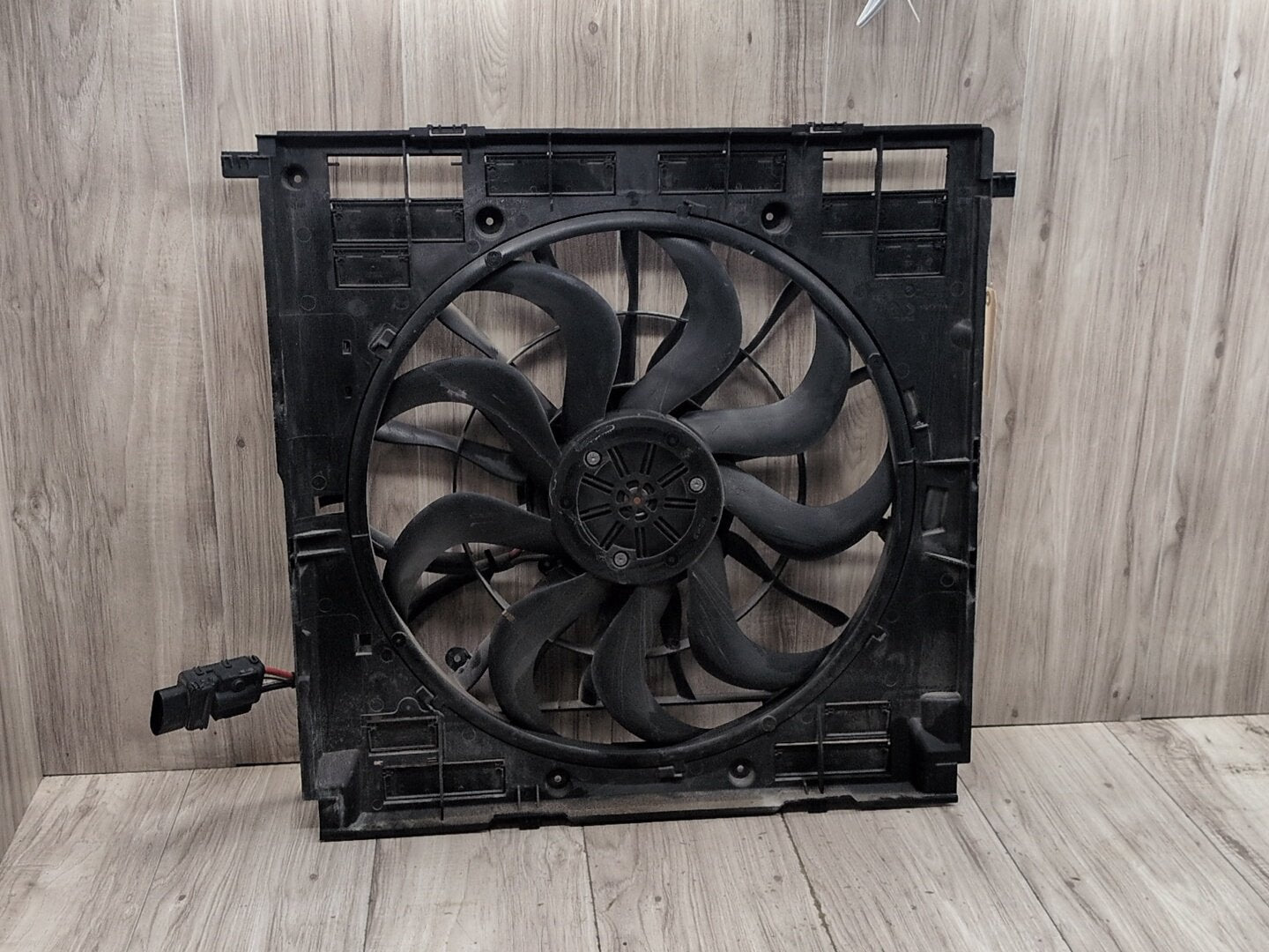 2019 - 2026 BMW X5 G05 Radiator Fan Shroud Housing w/ Motor 8655762 N63B44M3