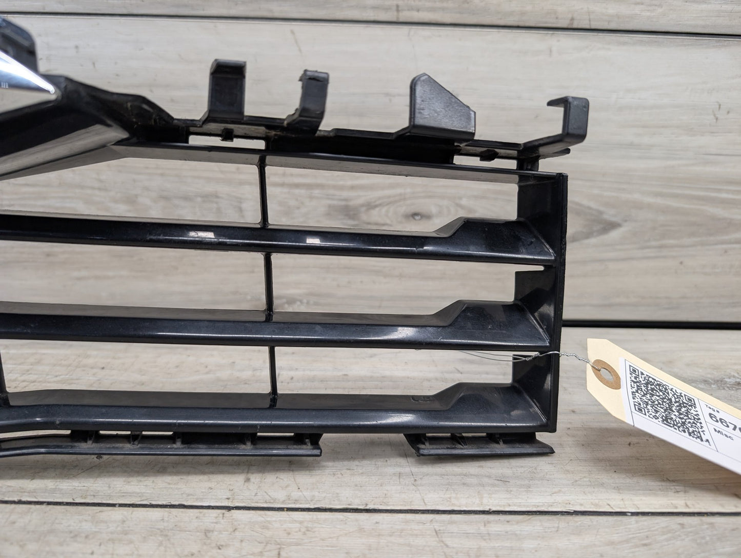 2017-2023 BMW 530i G30 Front Right Passenger Bumper Cover Grille 7385278