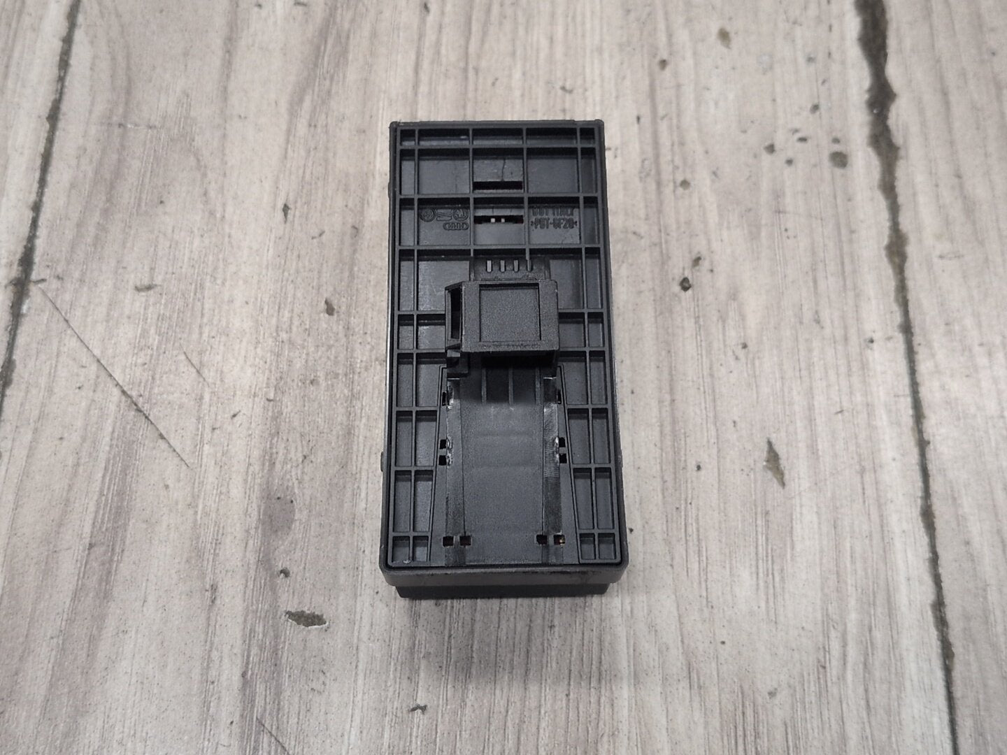 2015-2018 Audi Q3 8U Front Left Driver Door Master Window Switch 8U0959851