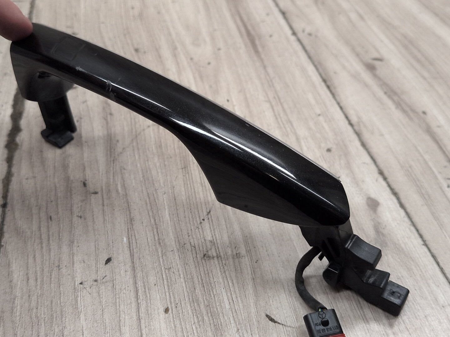 2009-2012 Mercedes-Benz E550 W212 Front or Rear Right Passenger Exterior Door Handle A2047600620 OEM