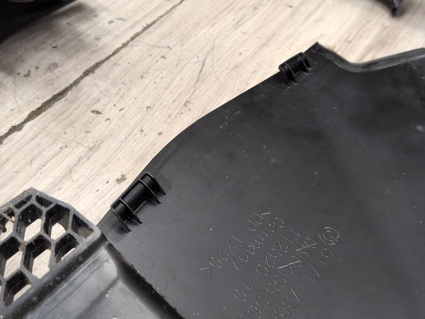 OEM BMW F90 M5 G30 530 540 M550 Front Left Engine Support Sealing Cover Trim SET