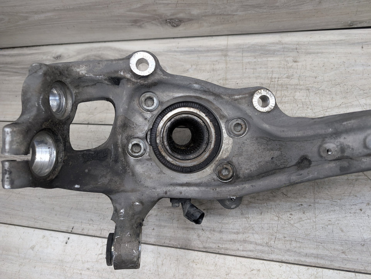2009 - 2017 Audi Q5 8R Front Left Driver Spindle Knuckle w/ Bearing 4G0407241C EA888
