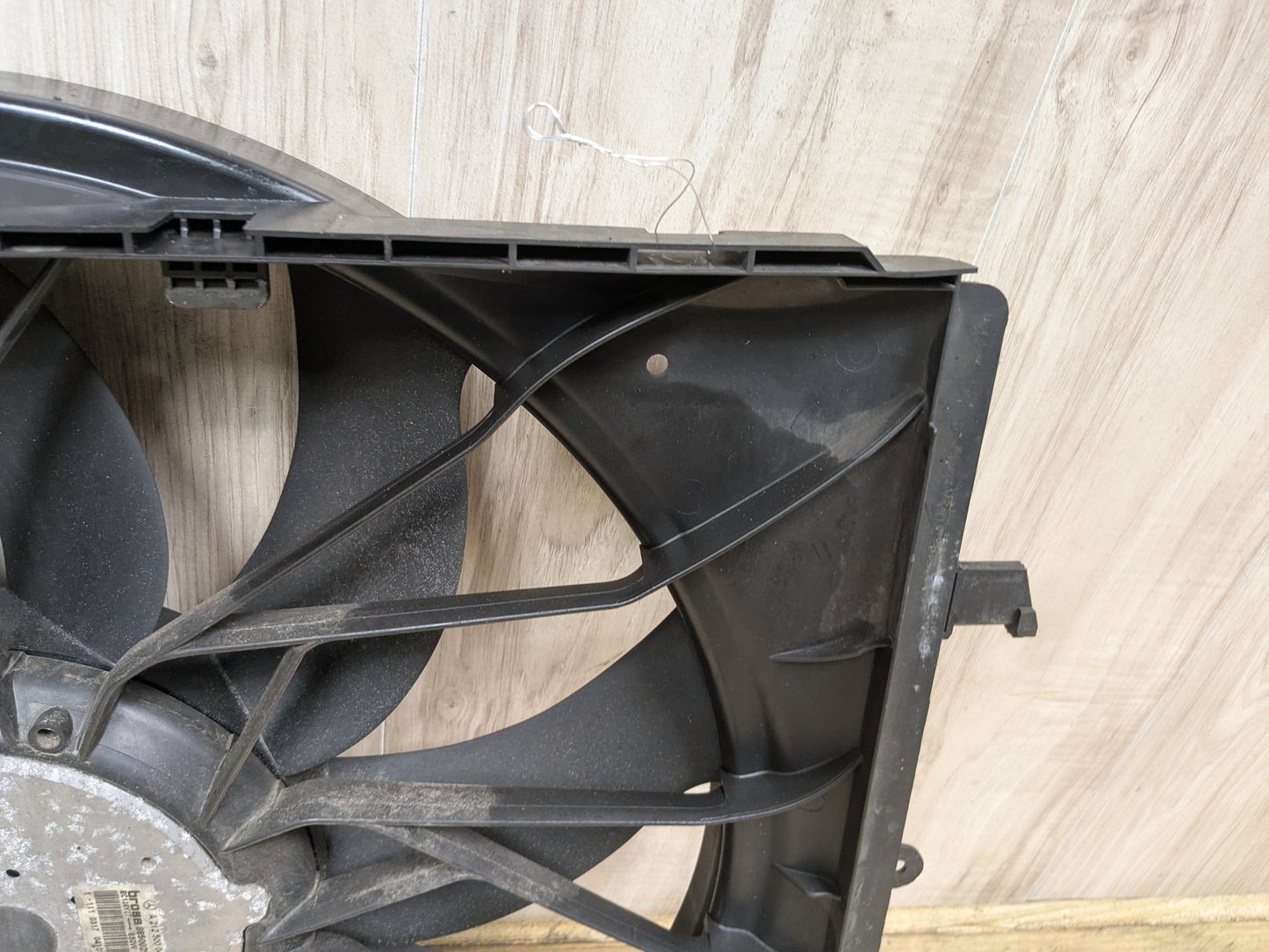 2009-2012 Mercedes-Benz E550 W212 Radiator Fan Shroud Housing w/ Motor A2125000493