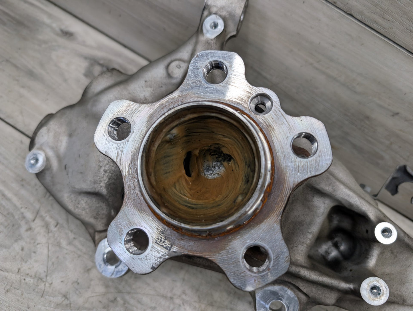 2019-2026 BMW X5 G05 Front Left Driver Spindle Knuckle w/ Bearing 6876655