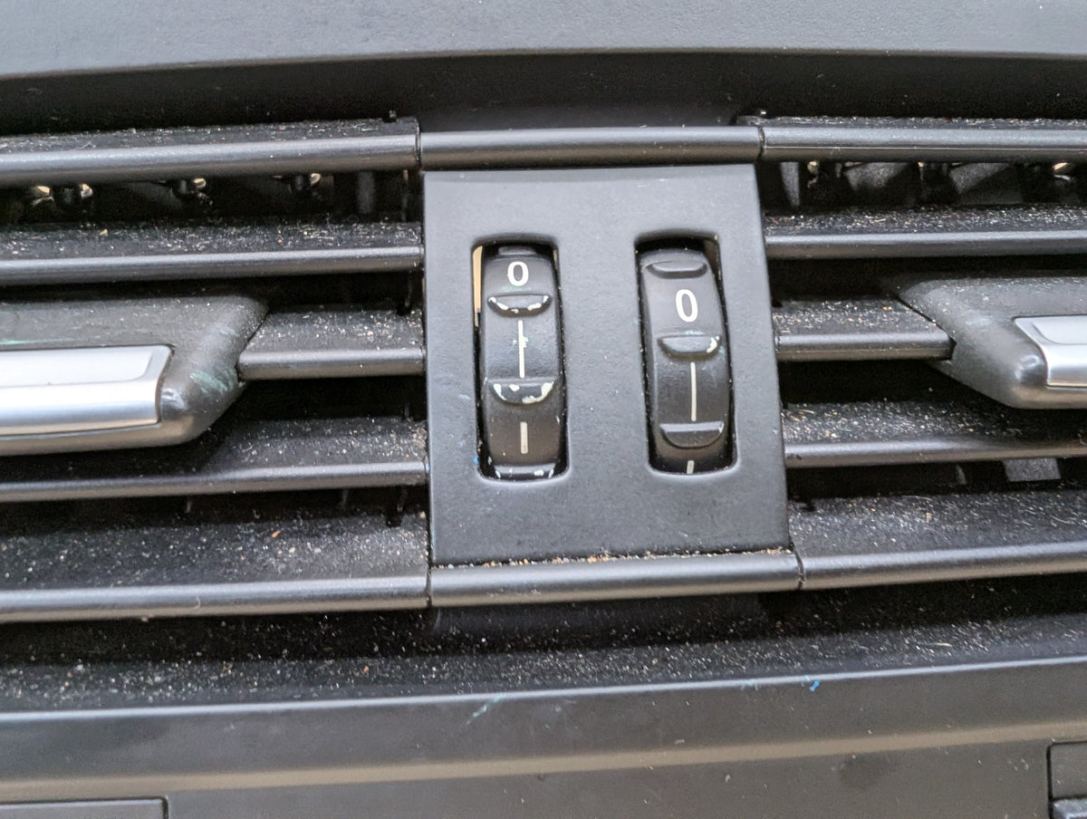 2010-2017 BMW 535i GT xDrive F07 Rear Center Console Air Vent Grille 9181094 OEM