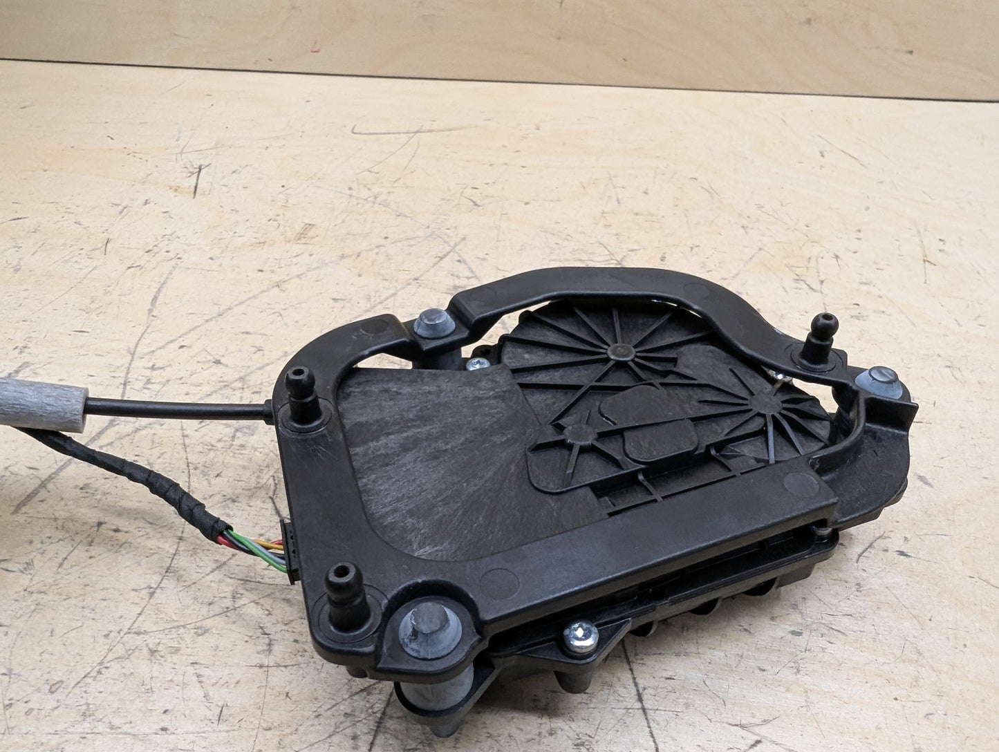 2016-2022 BMW 750i G12 Liftgate Trunk Lid Liftgate Lock Latch Actuator 7357097