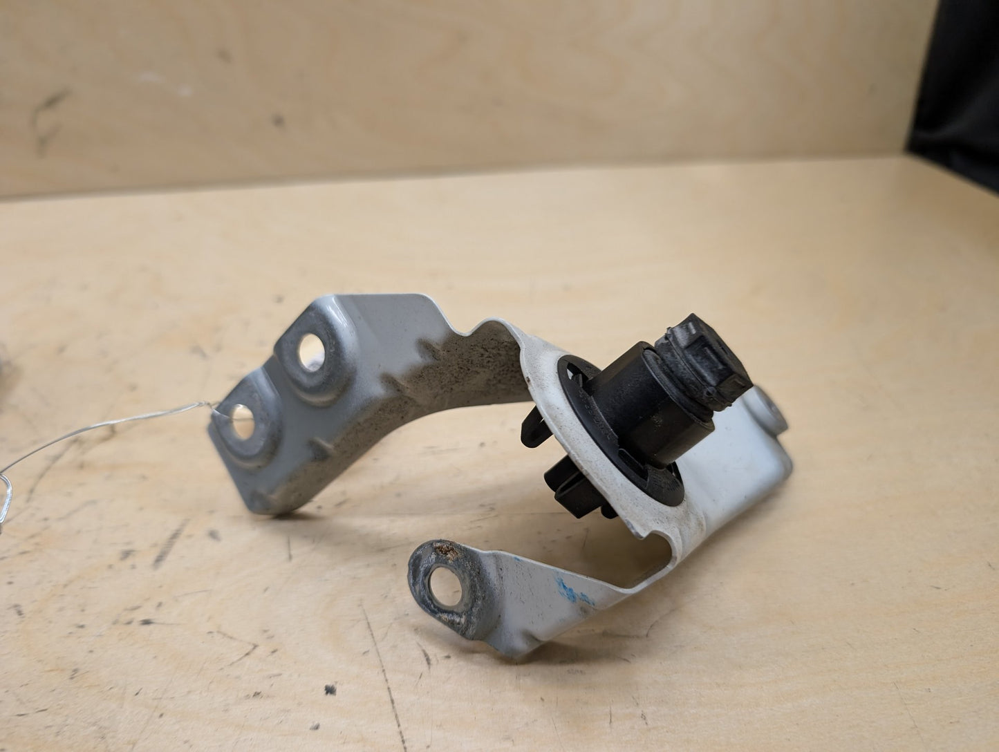 2018-2024 BMW X3 G01 Front Right Passenger Fender Brackets SET 7424678