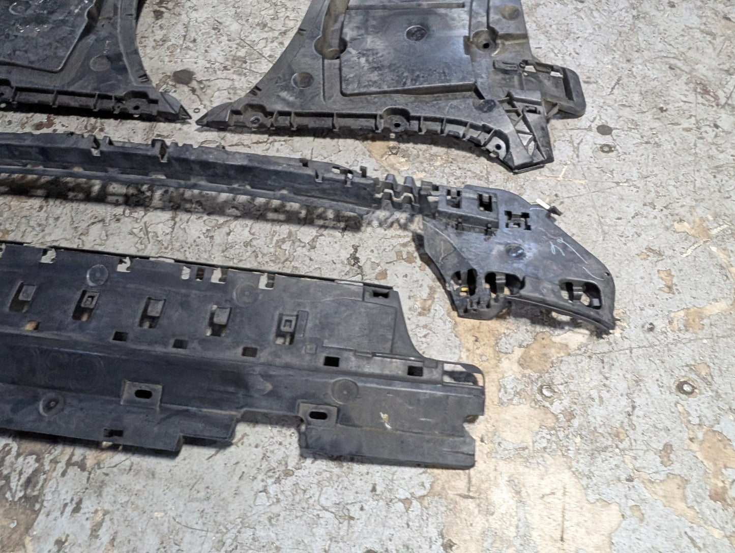 2017-2023 BMW 530i G30 Rear Left Right Center Bumper Support Brackets SET 7387296