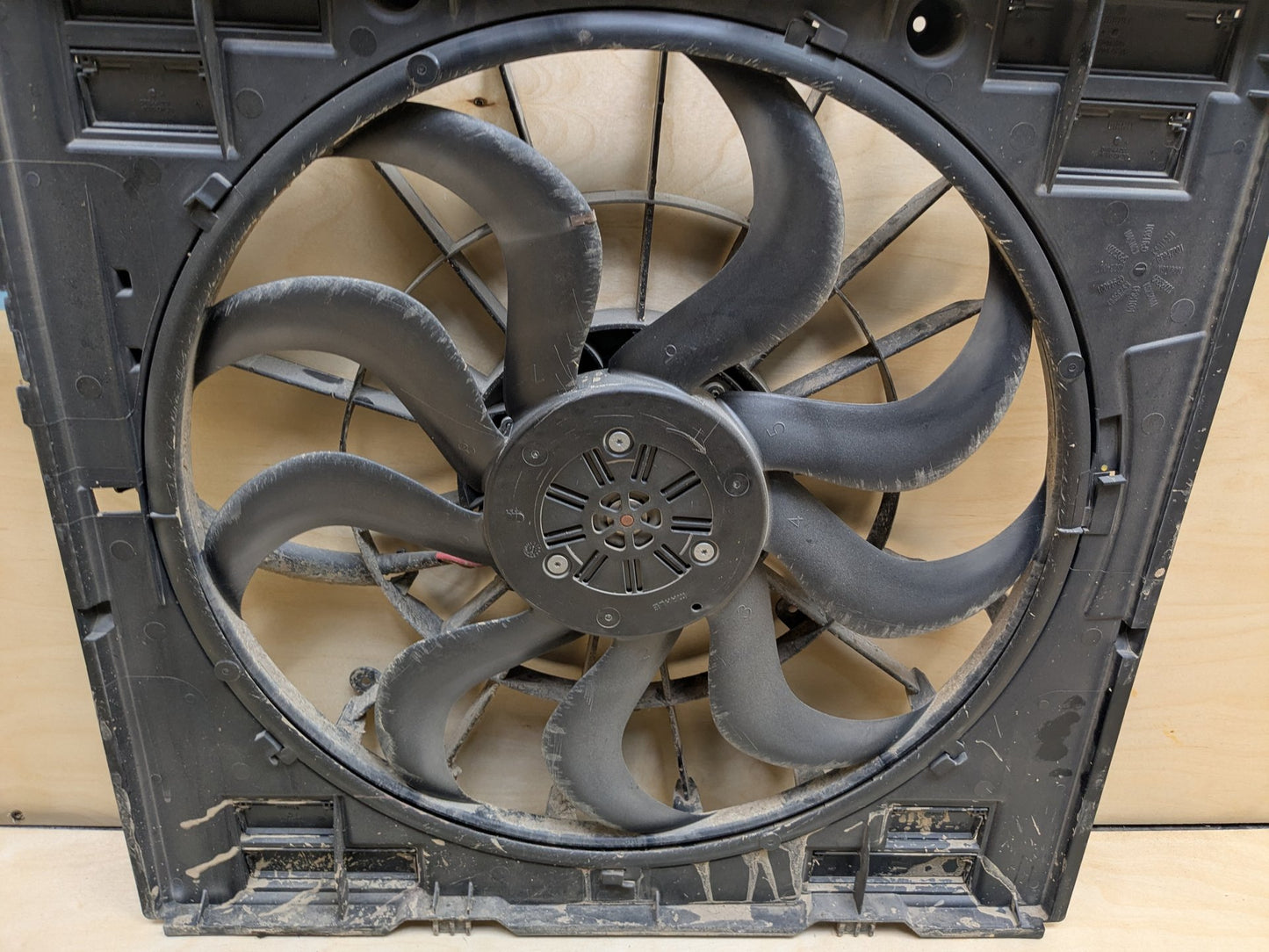 2018 - 2024 BMW X3 G01 Radiator Fan Shroud Housing w/ Motor 8487636 B46B20O1