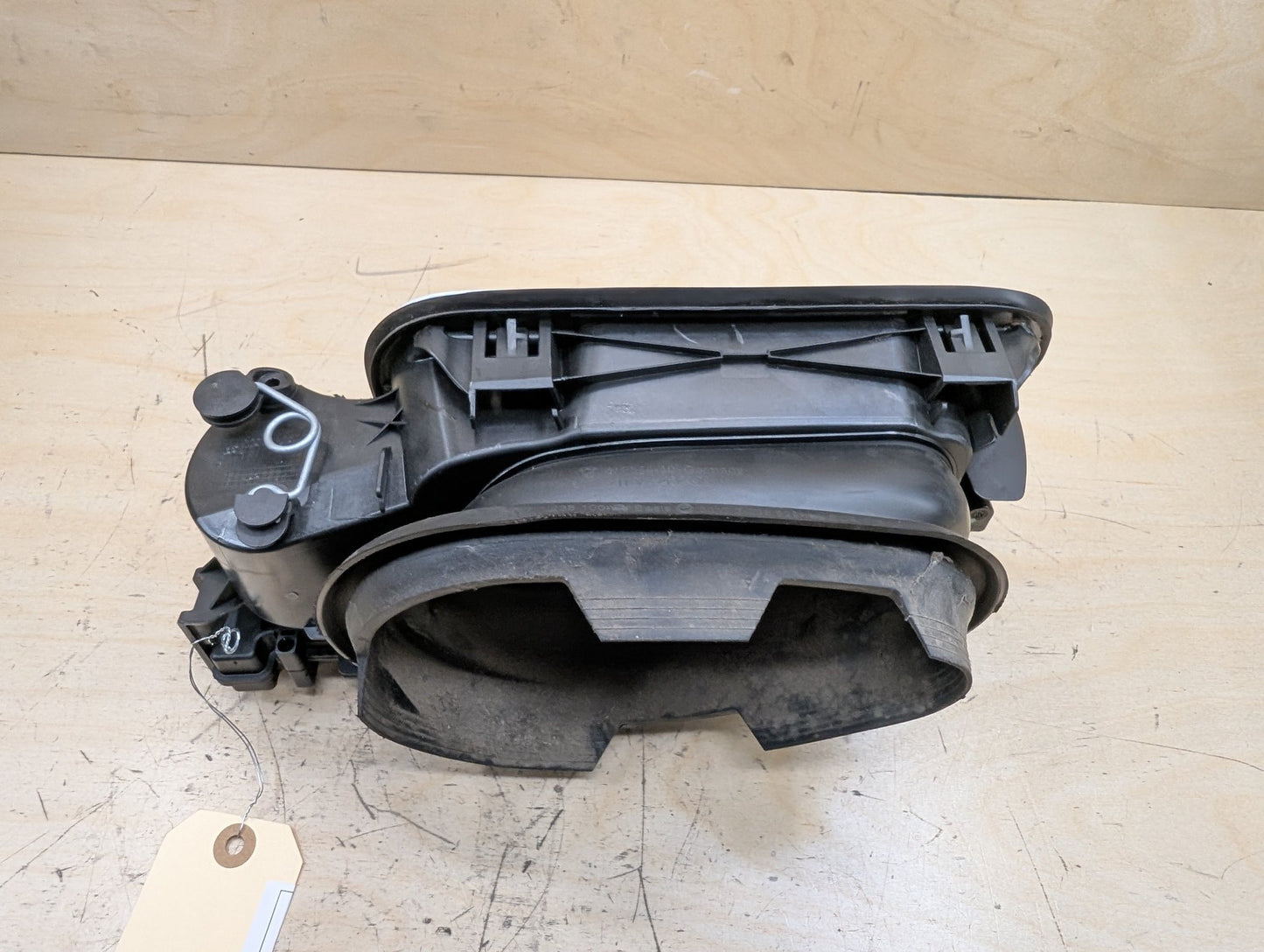 14-20 OEM BMW F32 F82 M4 Gas Fuel Tank Filler Door Cap Lid Cover Assembly