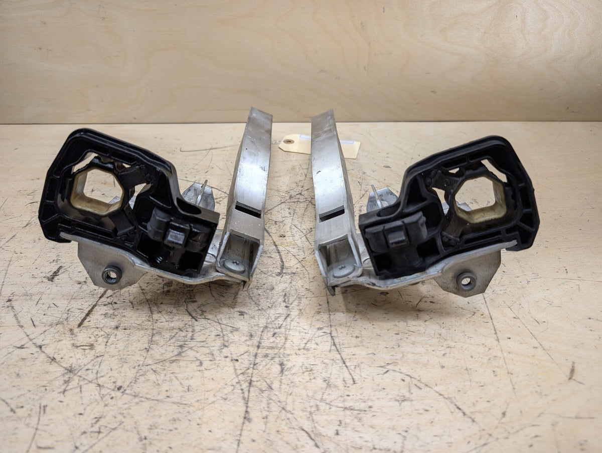 2010-2017 BMW 535i GT xDrive F07 Cooling Radiator Brackets SET 7186513 OEM