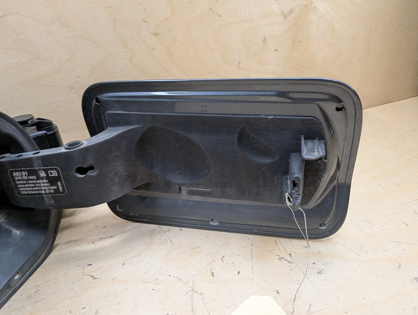 14-20 OEM BMW F32 F82 M4 Gas Fuel Tank Filler Door Cap Lid Cover Assembly