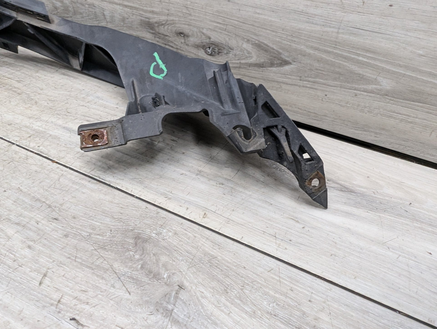 08-13 BMW E82 E88 128 135 Right Passenger Headlight Arm Bracket Support Mount