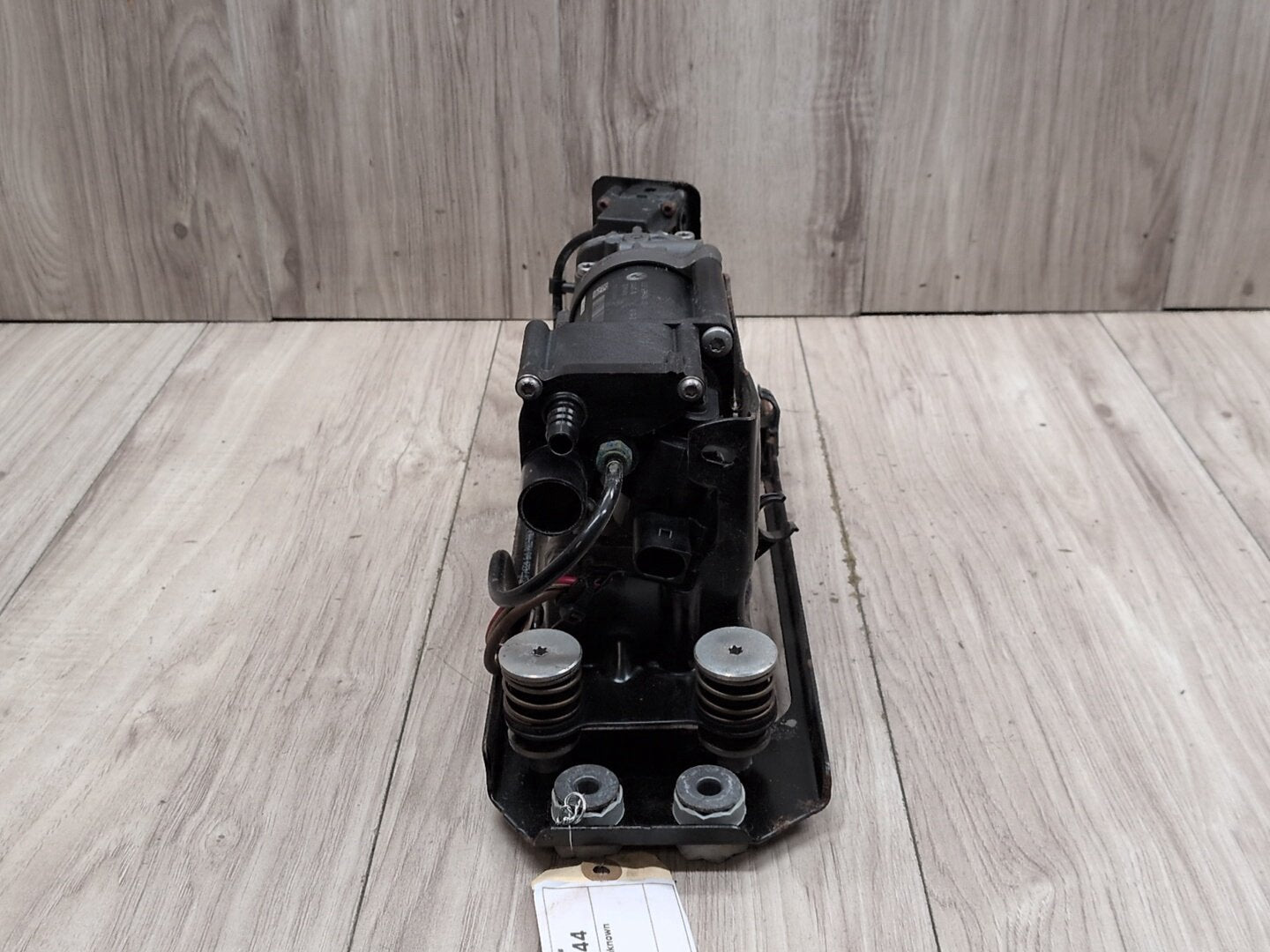 09-15 OEM BMW F01 F02 740 750 760 B7 Rear Air Suspension Compressor Pump Motor