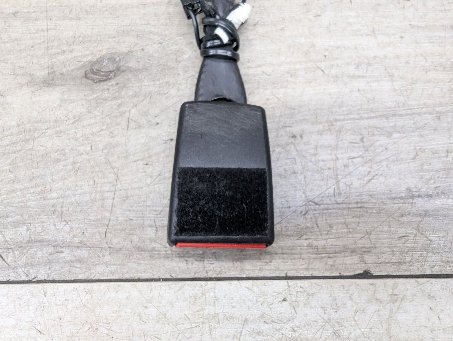 OEM BMW F90 G11 G12 G30 530 540 M550 750 M5 Front Left or Right Seatbelt Buckle