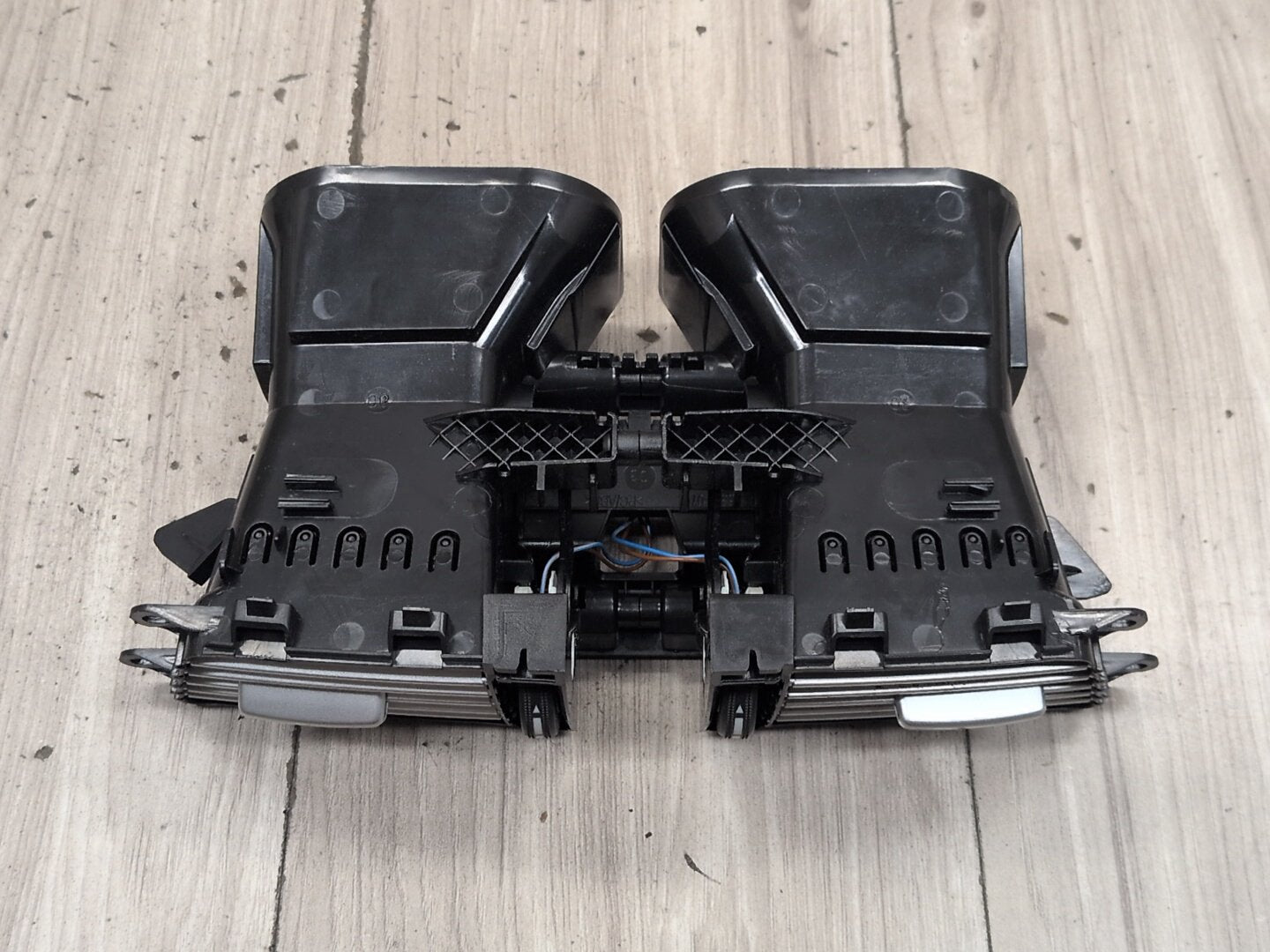2009-2012 Mercedes-Benz E550 W212 Dashboard Dash Board Middle Center Air Vent A2128302554 OEM