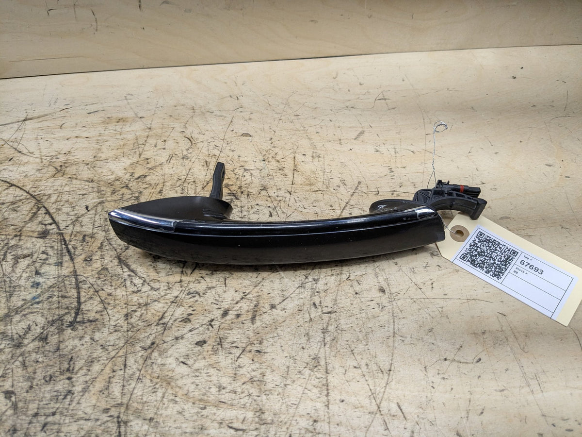 2016-2019 BMW 750i G12 Front or Rear Right Passenger Exterior Door Handle w/ Comfort Access 7411038 OEM