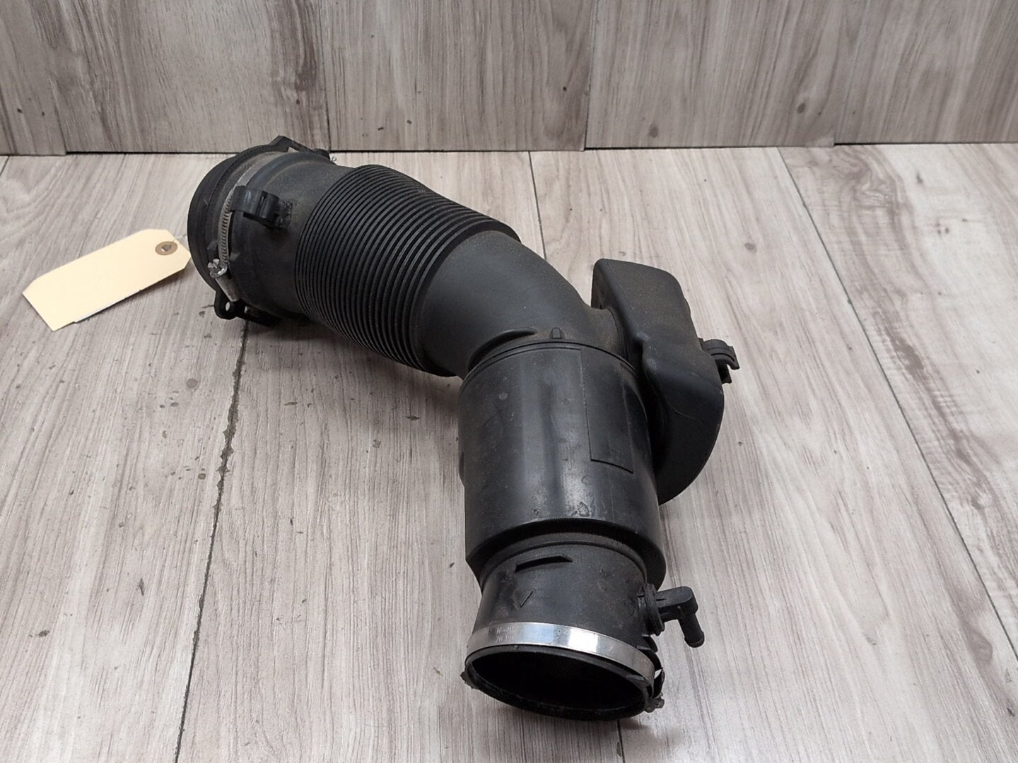 2008 - 2017 Audi S5 8T Engine Motor Air Duct Tube Hose 06E129629Q