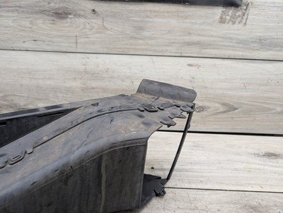 2007-2013 BMW X5 E70 Left Driver Brake Air Duct 7222877 OEM