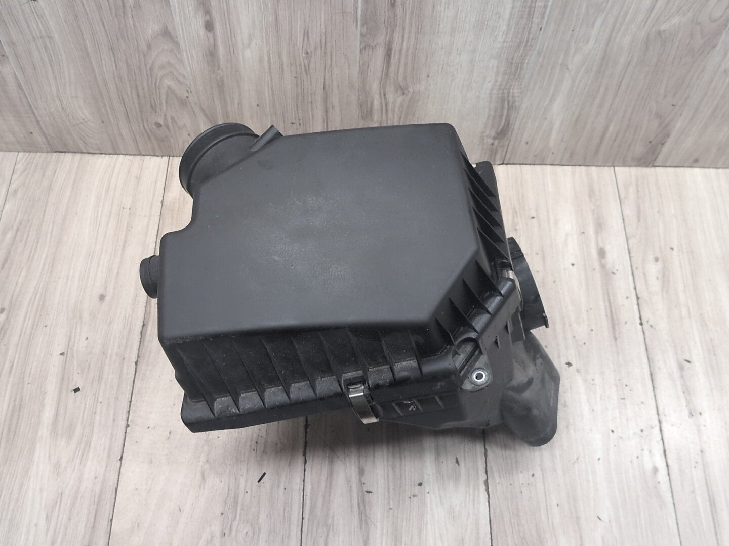 2004-2010 BMW E64 M6 S85B50A Engine Air Filter Box Assembly 7839023