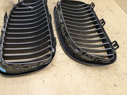 2007-2013 BMW 328i E92 Upper Bumper Cover Kidney Grilles SET 7254969 OEM
