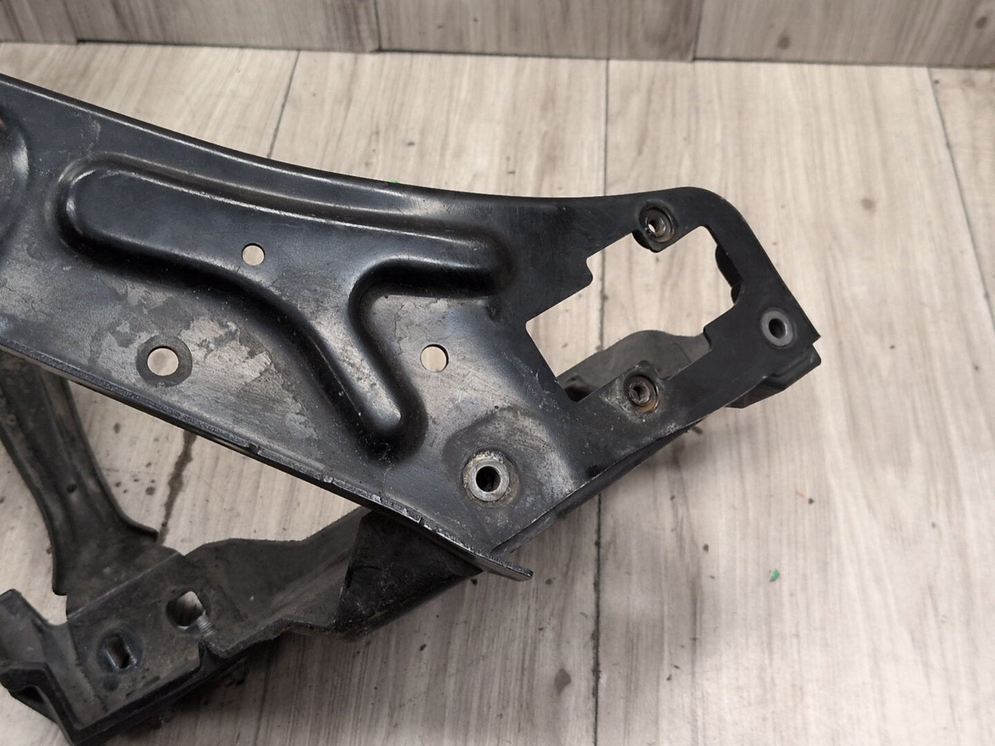 2009-2012 Mercedes-Benz E550 W212 Left Driver Headlight Bracket PP212620021 OEM