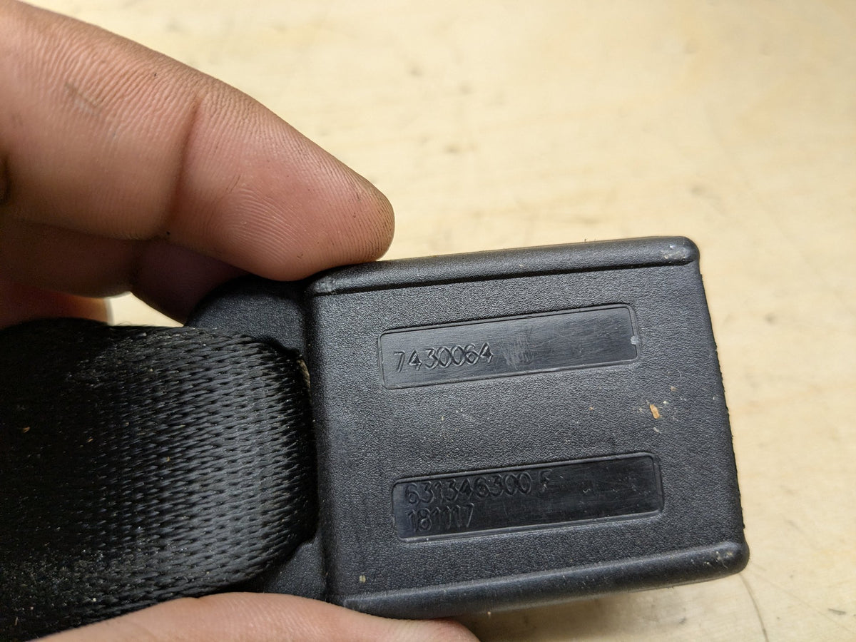 17-23 OEM BMW G30 530 F90 M5 Sedan Rear Left 2nd Row Center Seat Belt Buckle
