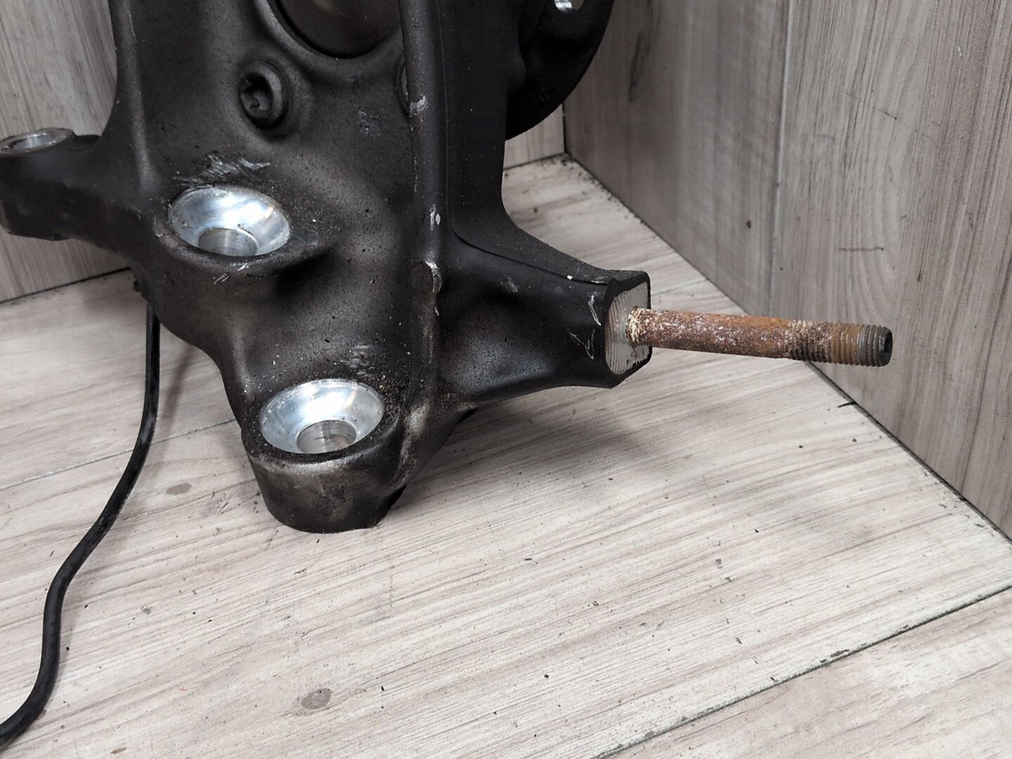 2012-2018 BMW M6 F06 Front Right Passenger Spindle Knuckle w/ Bearing 2284054