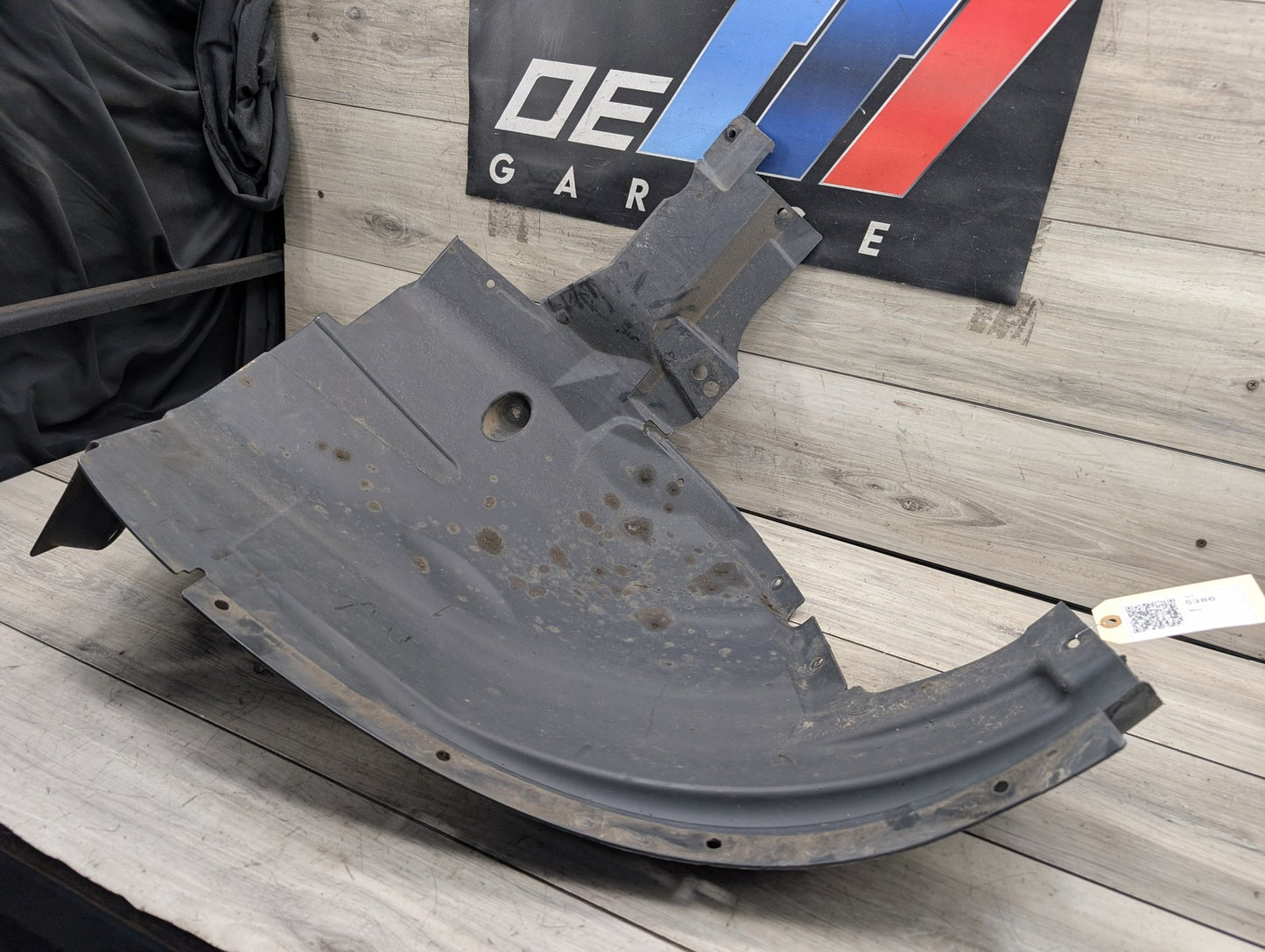 2007-2013 BMW X5 E70 Front Left Driver Wheel Fender Liner Splash Guard 7169413