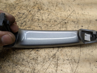 2008-2013 BMW 135i E88 Front Right Passenger Door Handle 7207558