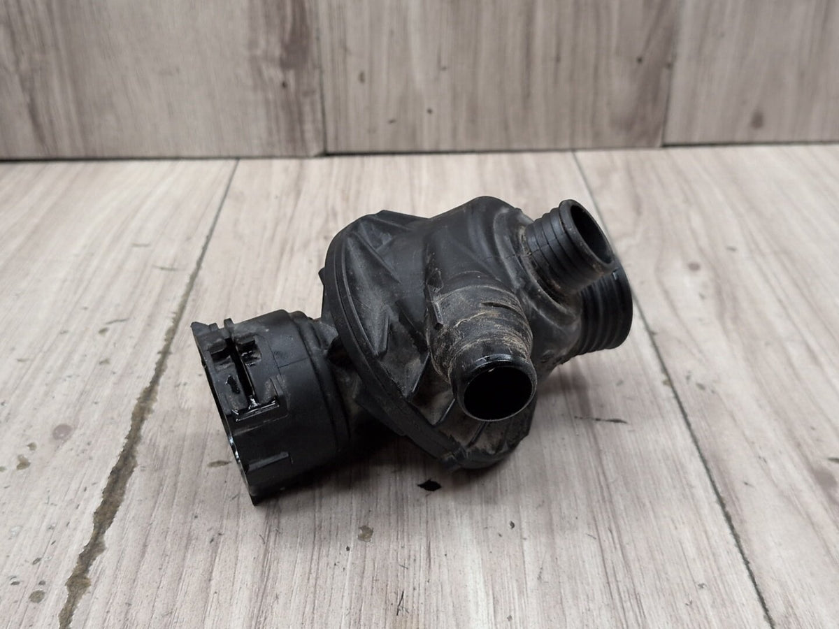 OEM BMW F15 F16 F23 F30 F32 F33 F36 Engine N55 Water Coolant Thermostat Housing