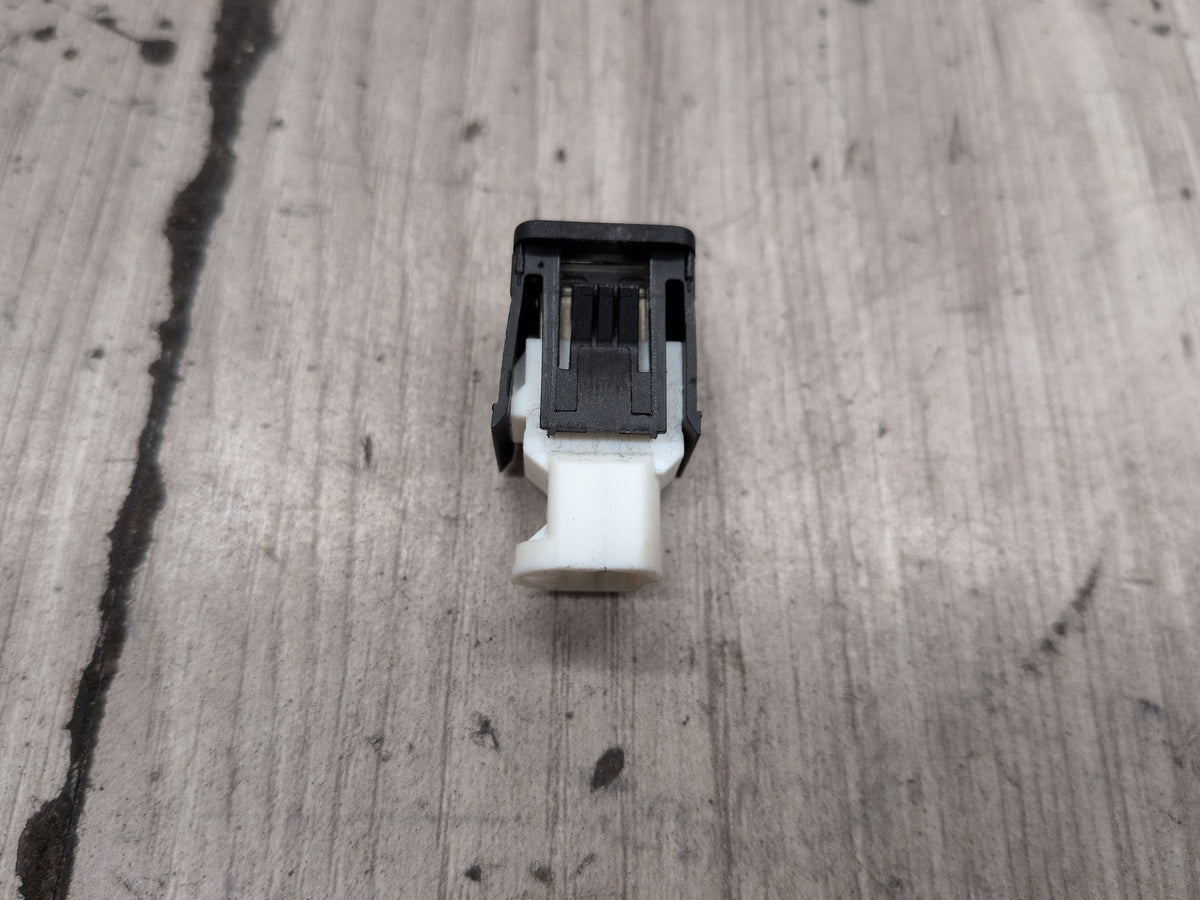 2016-2019 BMW 740Li G12 AUX/ USB Charger Port Socket 9229294 OEM