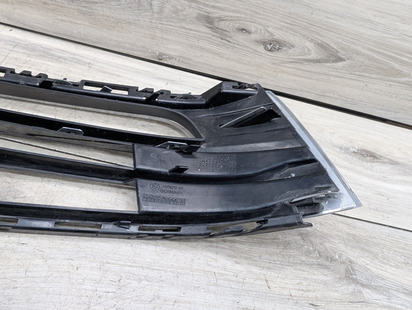 2017-2023 BMW 530i G30 Front Right Passenger Bumper Cover Grille 7385278