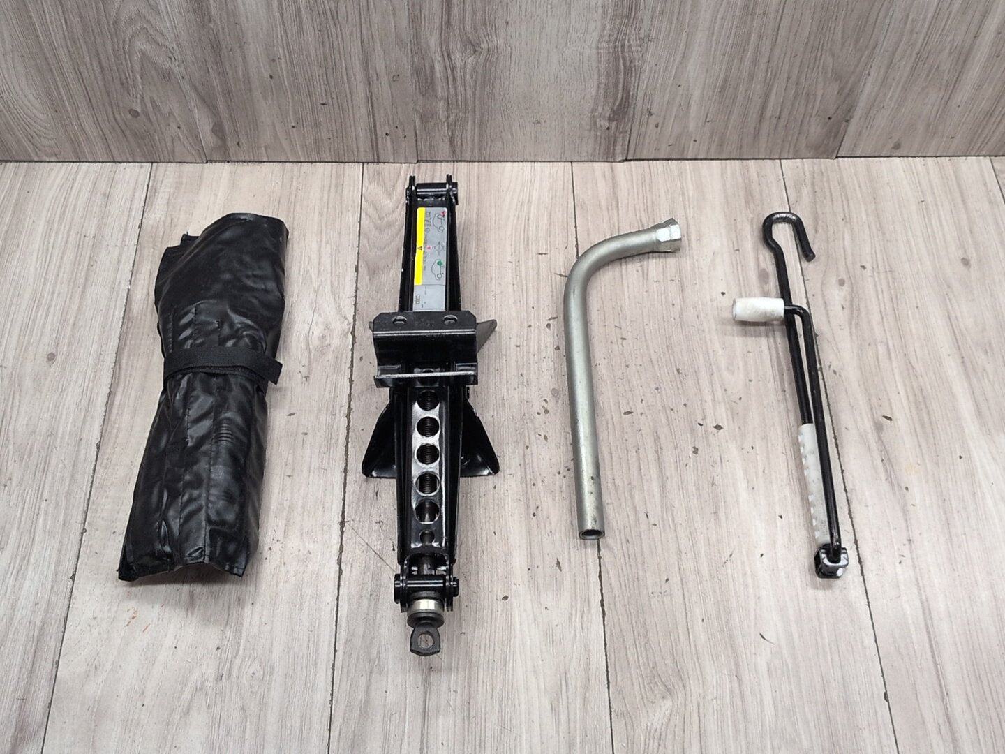 2015-2018 Audi Q3 8U Emergency Spare Wheel Rim Tire Tool Kit SET 5N0110031B