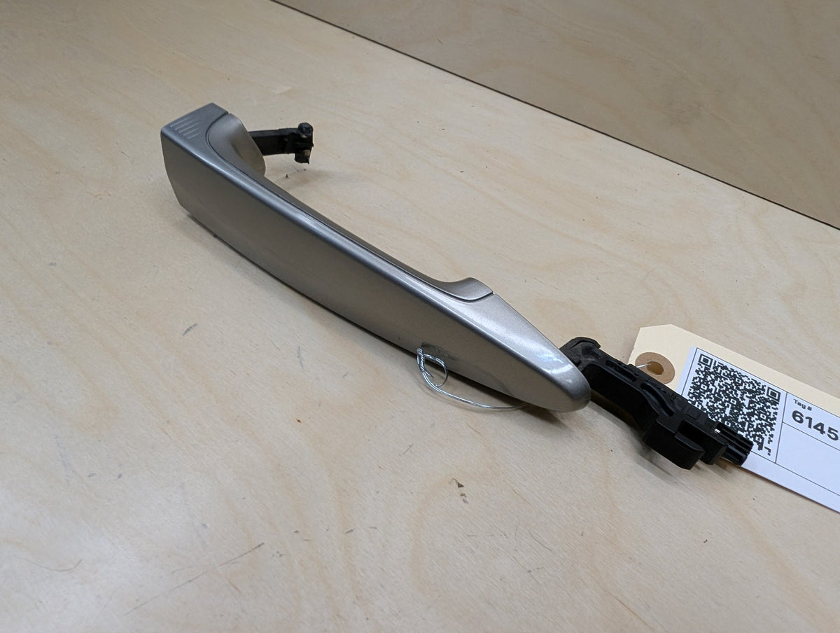 2007-2013 BMW 328i E93 Front Right Passenger Exterior Door Handle w/ Comfort Access 7202240