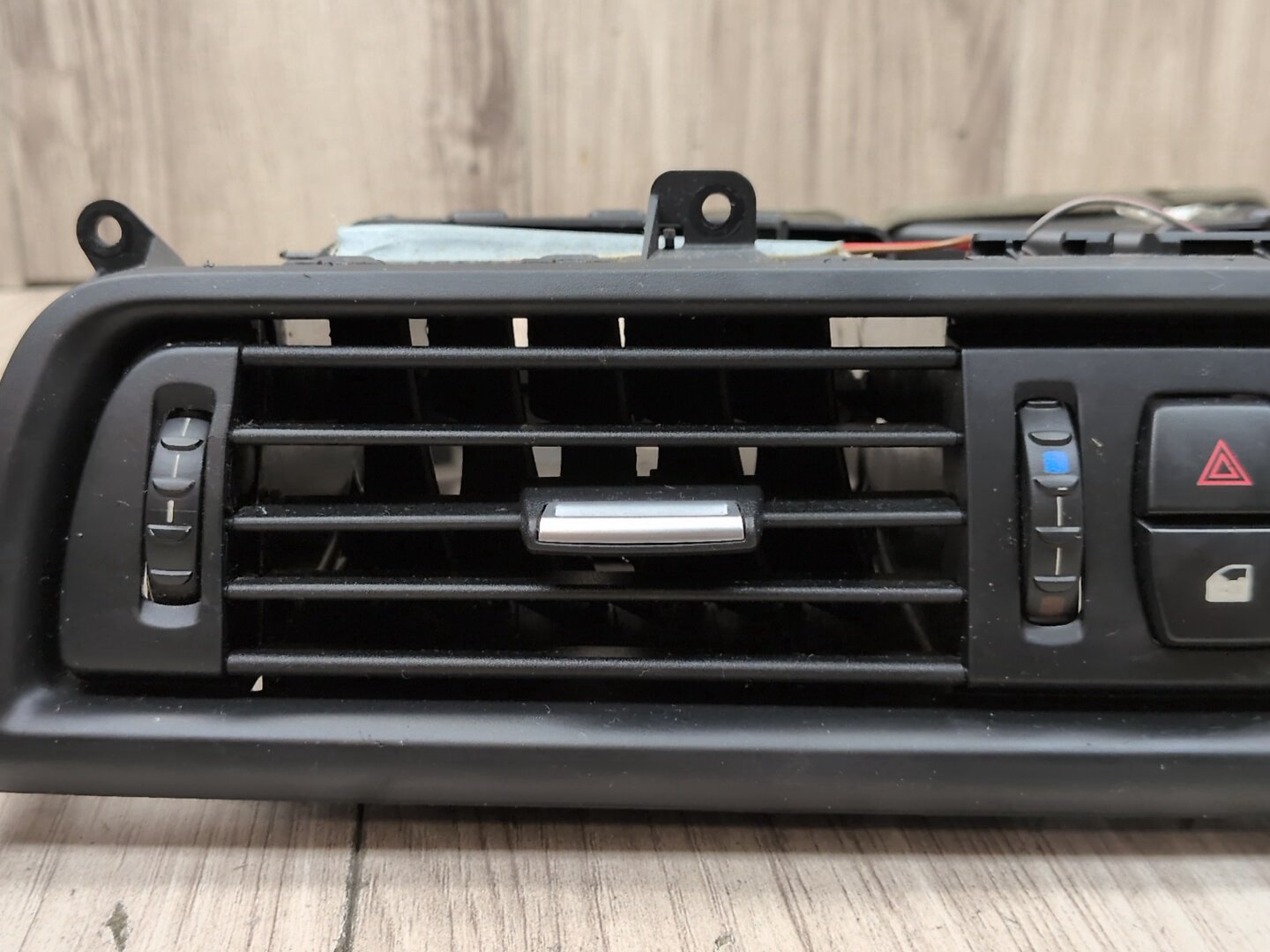 2011 - 2016 BMW 535i F10 Dashboard Dash Board Middle Center Air Vent 9166885 N55B30A