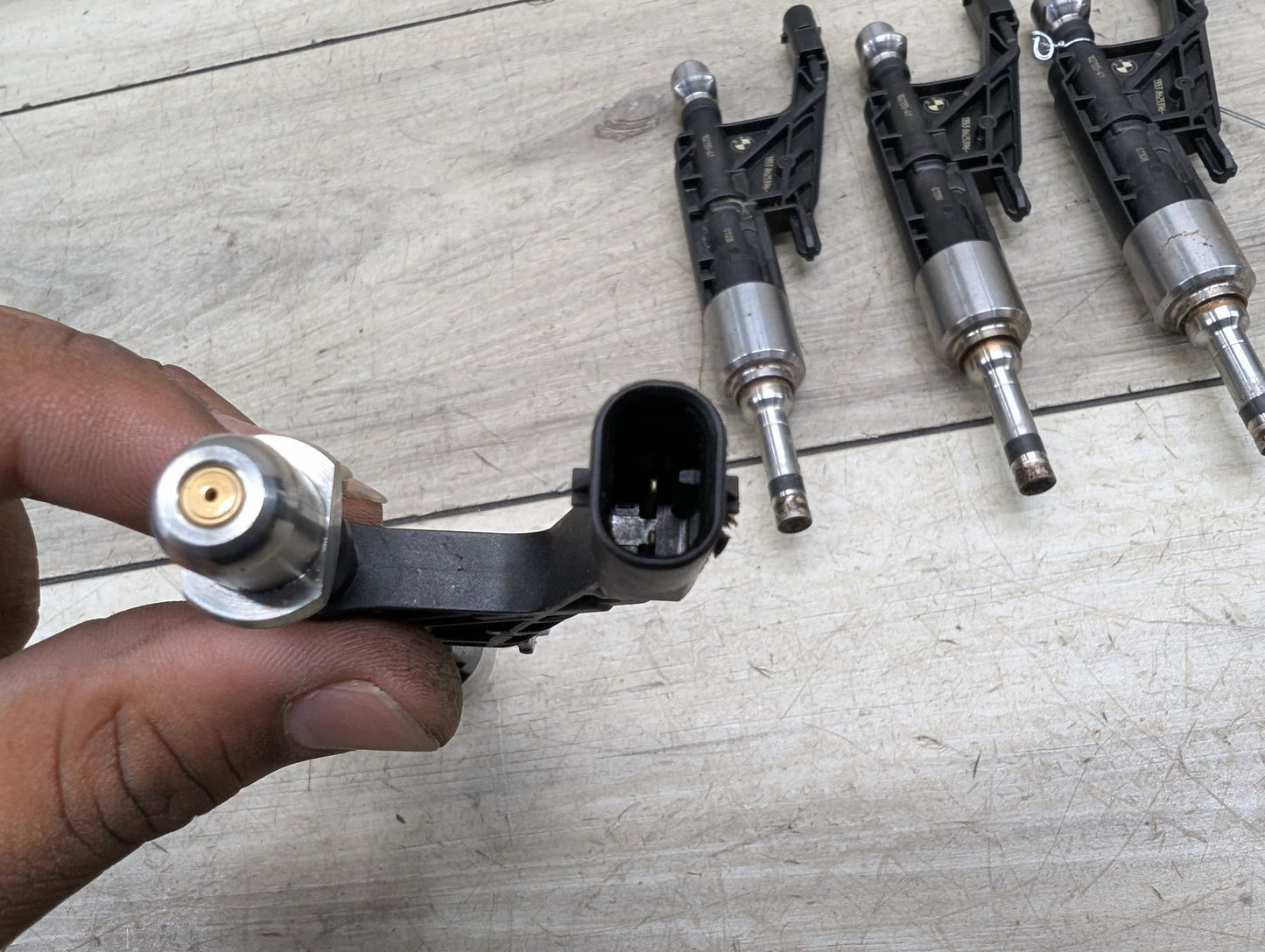 BMW G30 530i B46B20O0 Engine Motor Injector SET 8625396