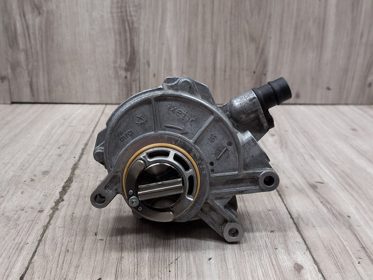 2017-2023 BMW G30 M550i N63B44O2 Engine Motor Vacuum Pump 8634120