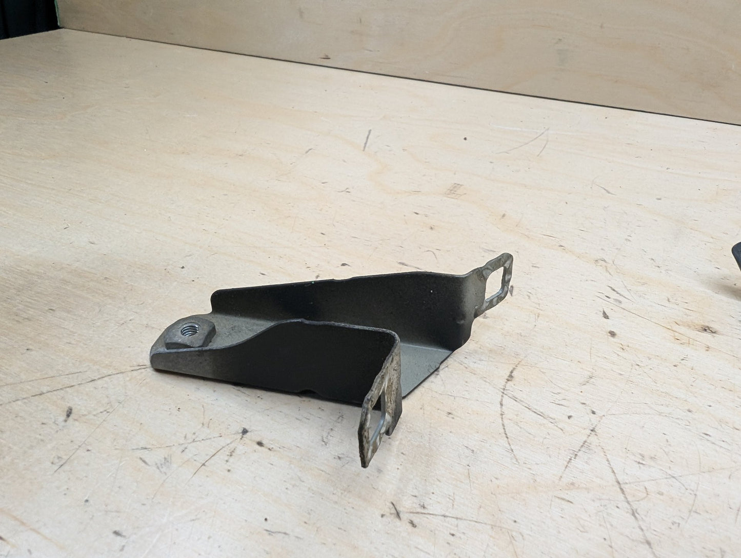 15-20 OEM BMW F80 F82 F83 M3 M4 Left Driver Fender Bracket Mount Carrier SET
