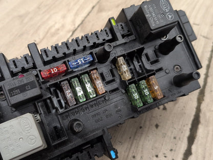 2009-2012 Mercedes-Benz E550 W212 Front Fuse Relay Box Assembly