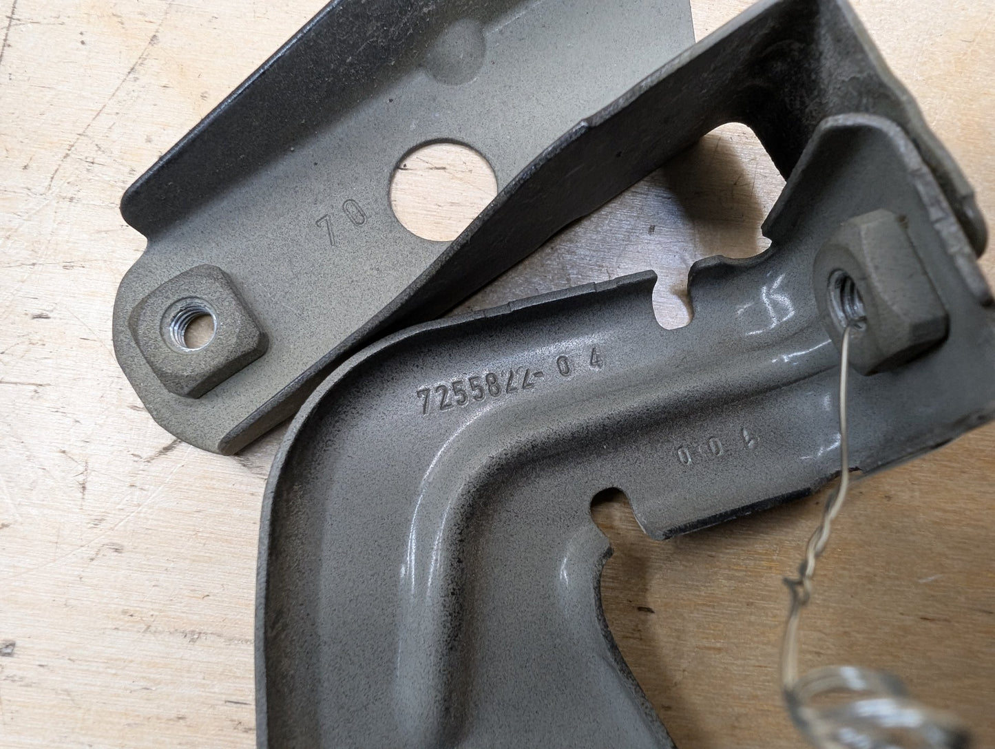 15-20 OEM BMW F80 F82 F83 M3 M4 Left Driver Fender Bracket Mount Carrier SET