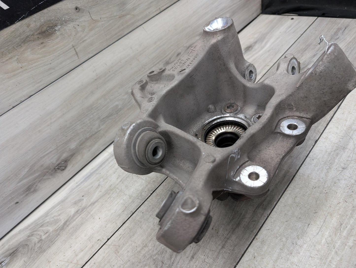 2017-2023 BMW M550i xDrive G30 Rear Left Driver Spindle Knuckle w/ Bearing 6866337