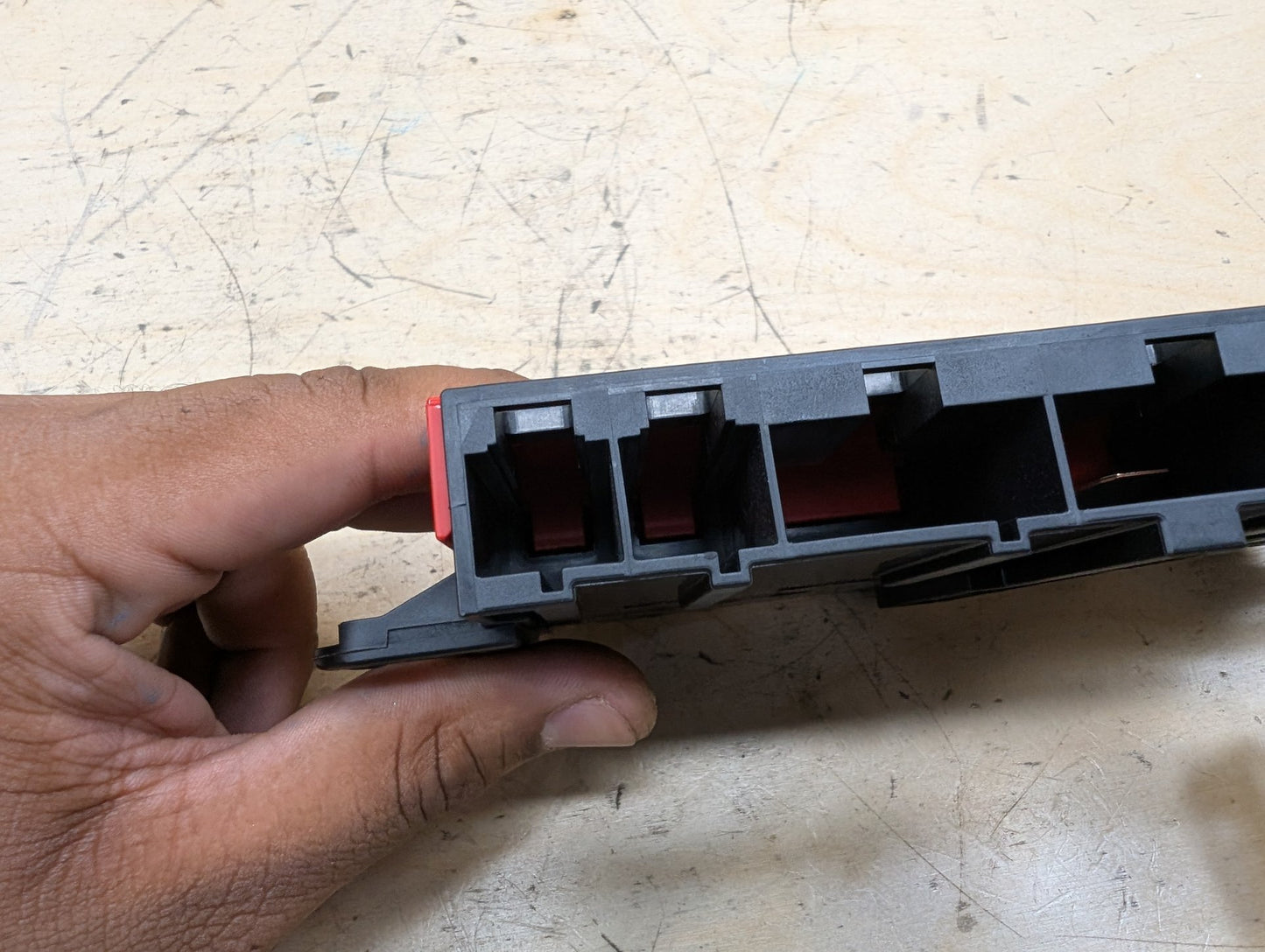 OEM BMW G11 G12 G14 G15 G16 G30 B+ Junction Terminal Power Relay Fuse Box