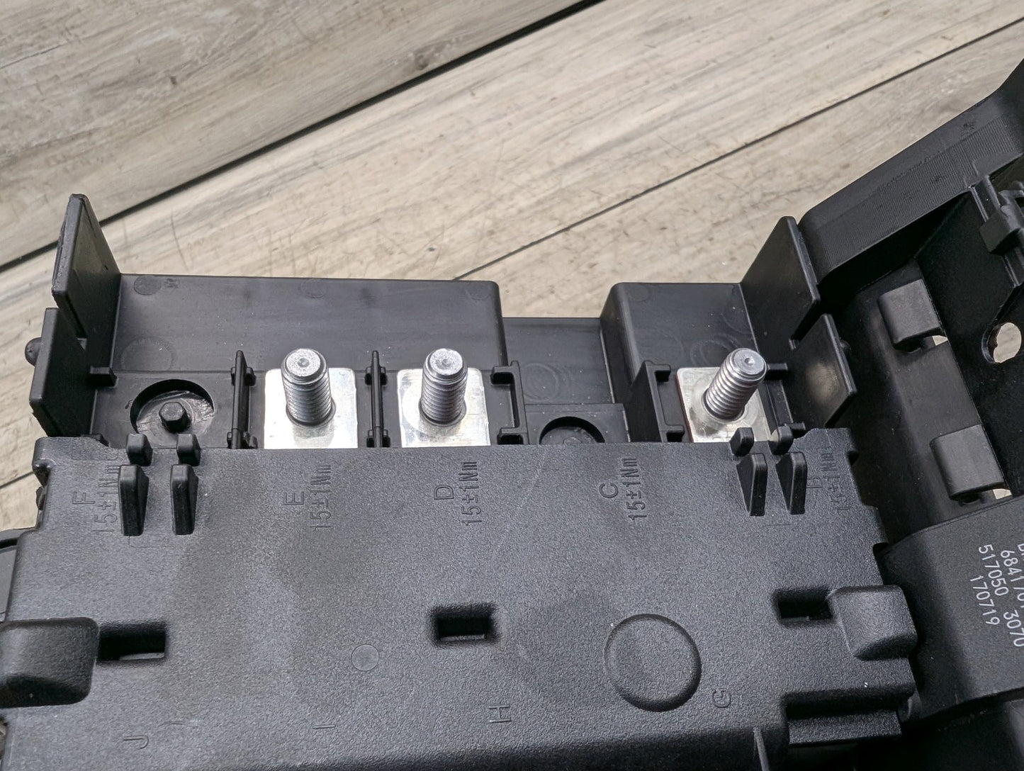 2018 - 2024 BMW X3 G01 Rear Battery B+ Terminal Junction Point Relay Fuse Box 6841701 B46B20O1
